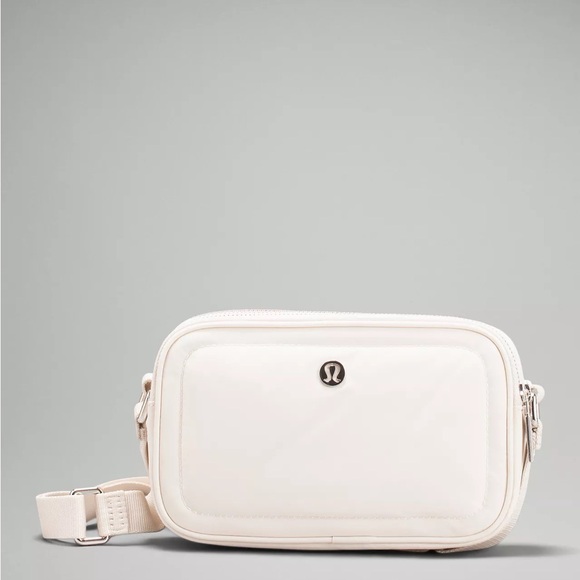 Lululemon Crossbody Camera Bag 2L- White Opal - Picture 1 of 5